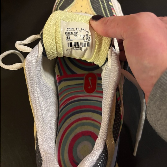 Women’s size 9.5 Nike Shock! Vibrant colors and super comfortable. - Picture 5 of 6